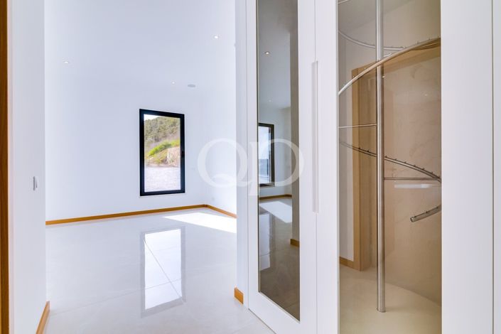 Image No.41-4 Bed House for sale
