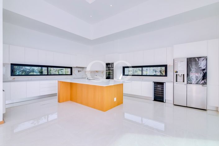 Image No.6-4 Bed House for sale