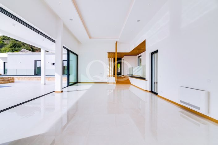 Image No.7-4 Bed House for sale