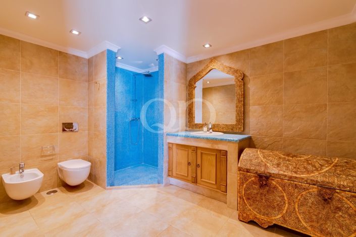 Image No.18-4 Bed House for sale