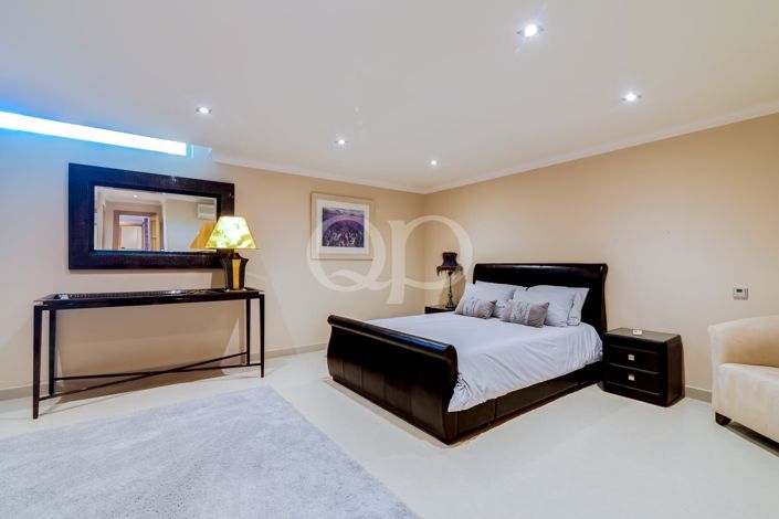 Image No.38-4 Bed House for sale