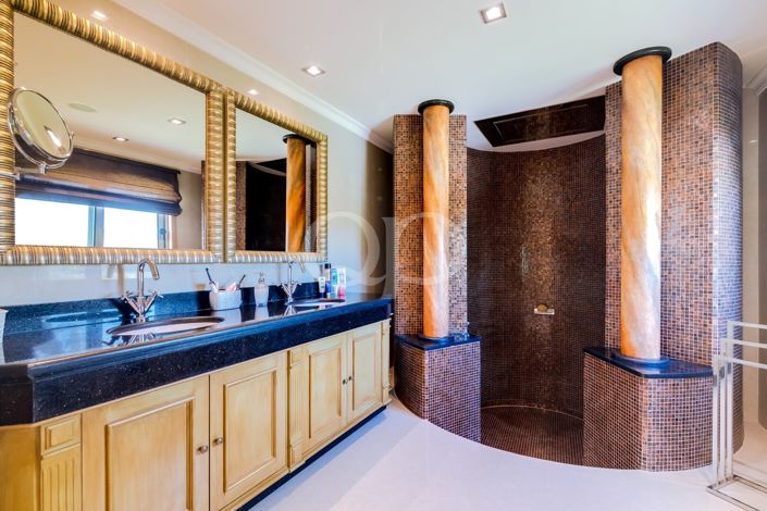 Image No.8-4 Bed House for sale