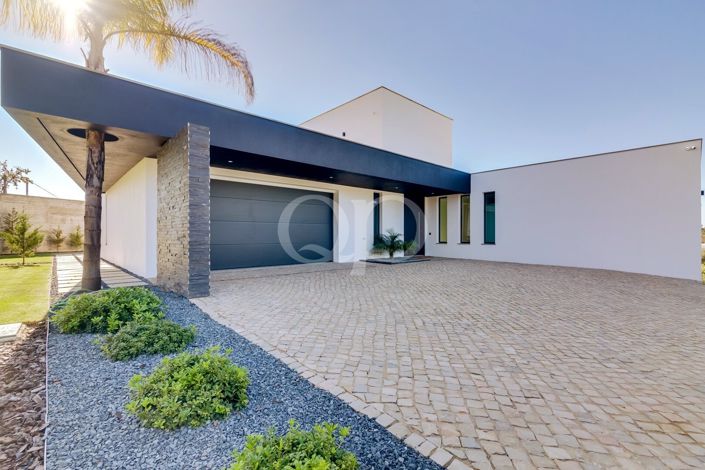 Image No.10-4 Bed House for sale