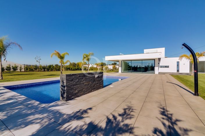 Image No.12-4 Bed House for sale