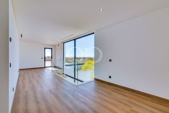 Image No.17-4 Bed House for sale
