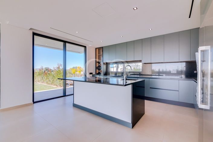 Image No.18-4 Bed House for sale