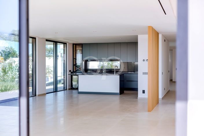 Image No.19-4 Bed House for sale