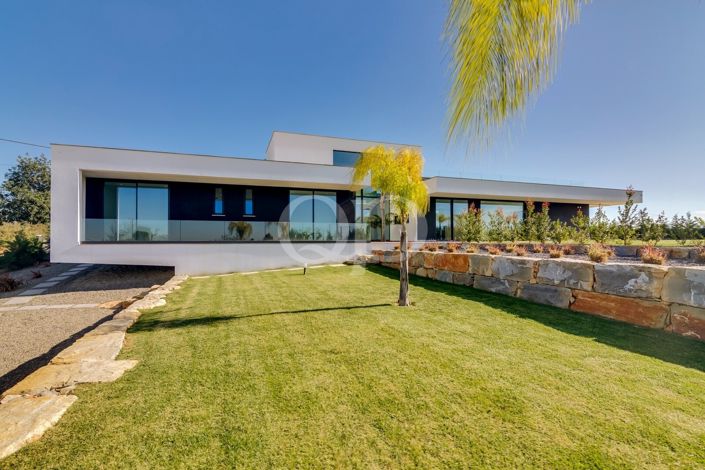 Image No.2-4 Bed House for sale