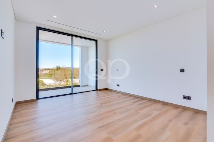 Image No.21-4 Bed House for sale