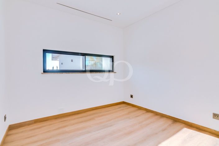 Image No.23-4 Bed House for sale