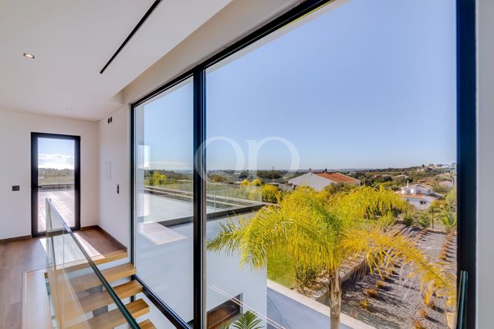 Image No.24-4 Bed House for sale