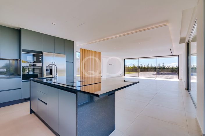 Image No.3-4 Bed House for sale