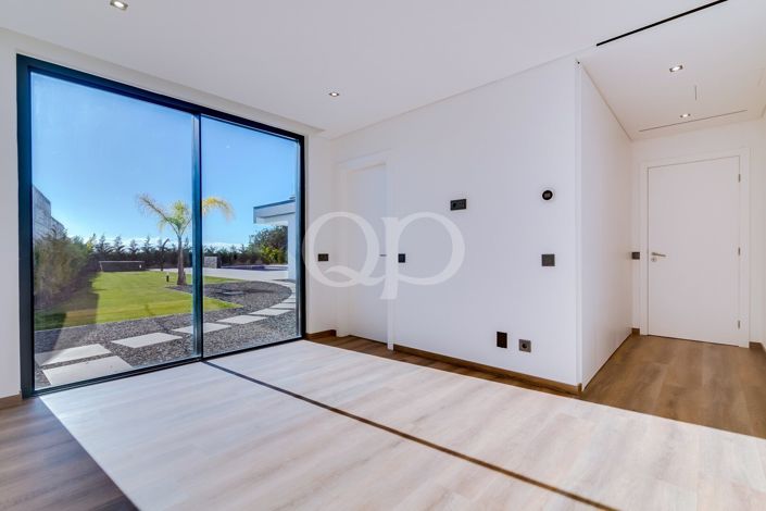 Image No.4-4 Bed House for sale