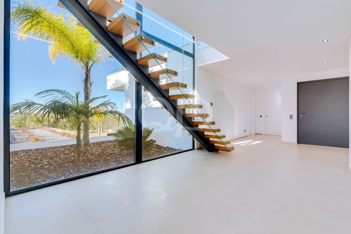 Image No.7-4 Bed House for sale