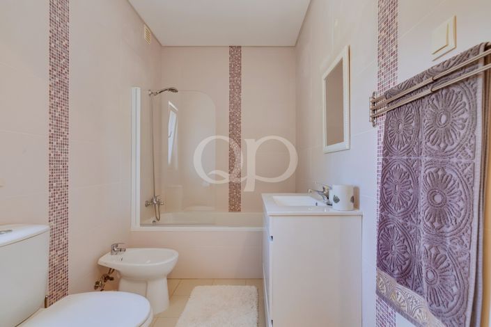 Image No.41-4 Bed House for sale