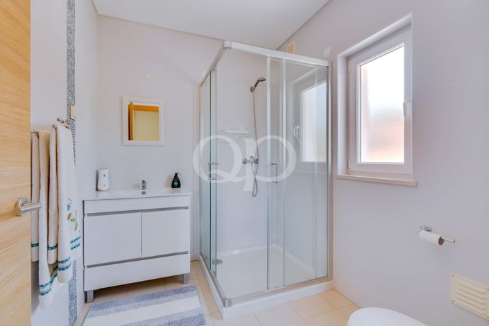 Image No.42-4 Bed House for sale