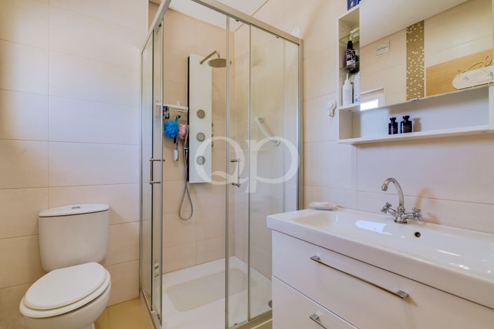 Image No.55-4 Bed House for sale