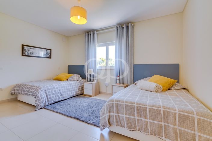 Image No.7-4 Bed House for sale
