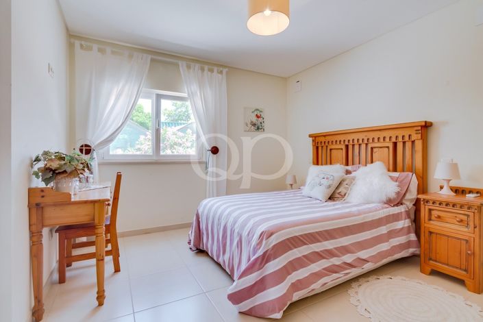 Image No.8-4 Bed House for sale