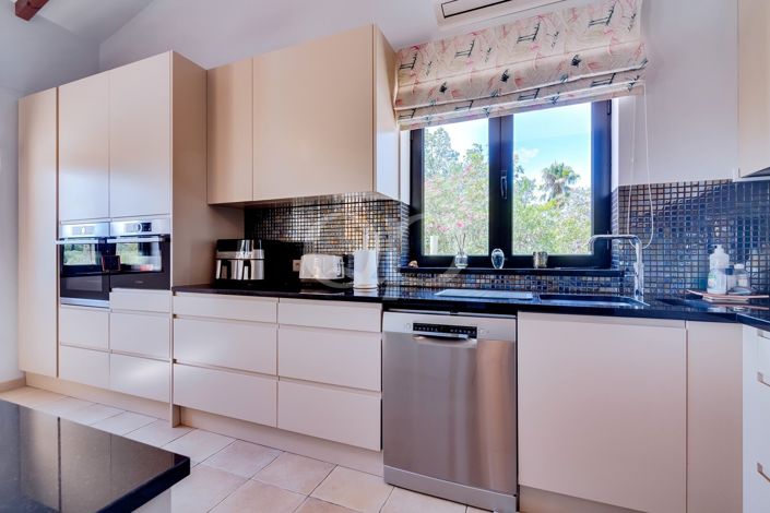 Image No.13-4 Bed House for sale