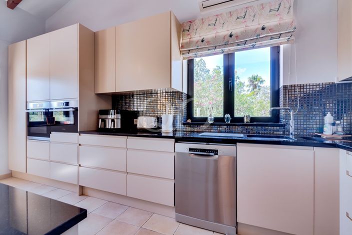 Image No.13-4 Bed House for sale