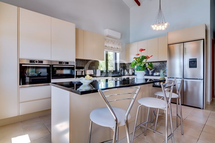 Image No.2-4 Bed House for sale