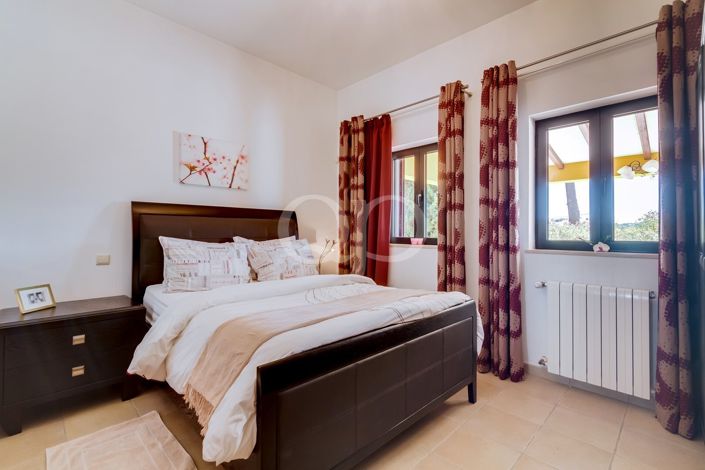 Image No.20-4 Bed House for sale