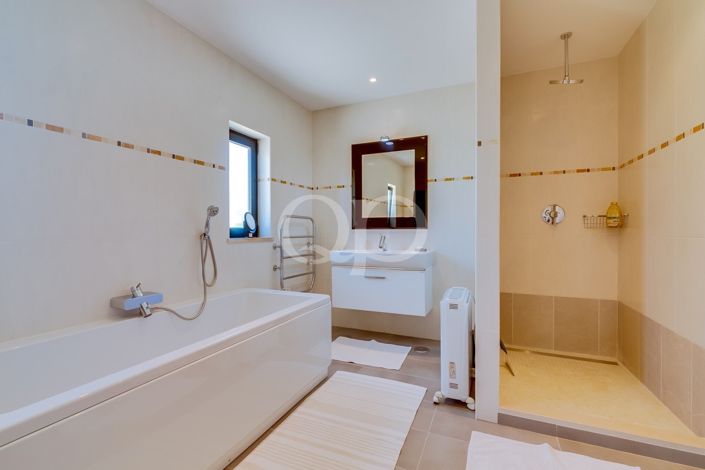 Image No.31-4 Bed House for sale