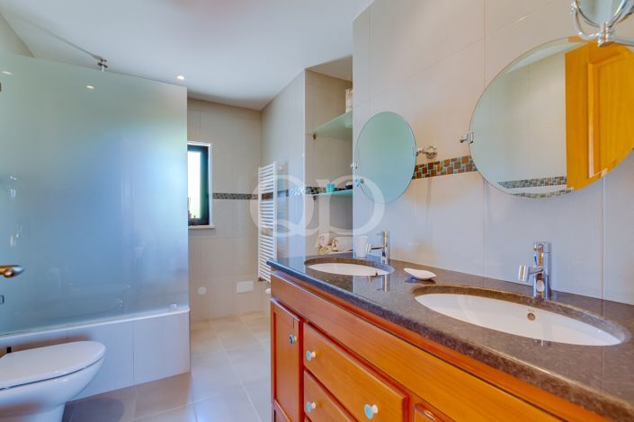 Image No.32-4 Bed House for sale