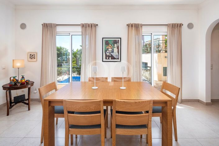 Image No.25-4 Bed House for sale