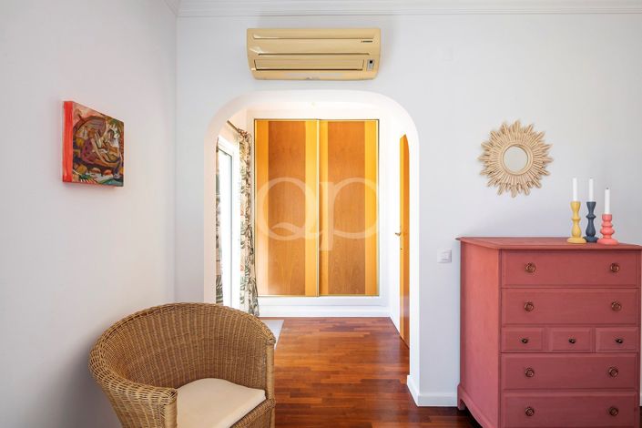 Image No.26-4 Bed House for sale
