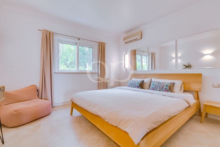 Image No.22-4 Bed House for sale