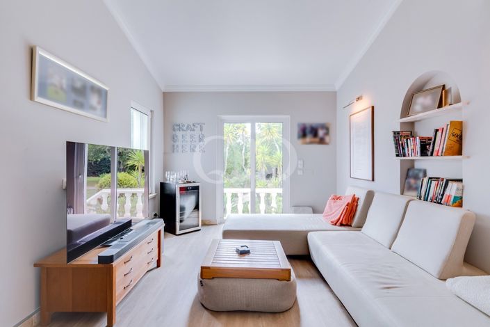 Image No.8-4 Bed House for sale