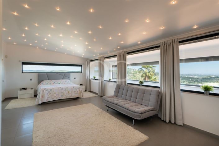 Image No.12-4 Bed House for sale