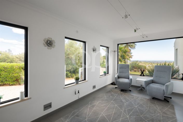Image No.6-4 Bed House for sale