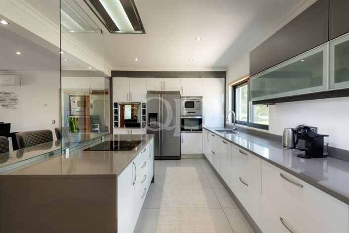 Image No.8-4 Bed House for sale