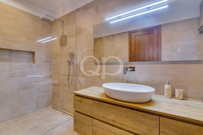 Image No.10-4 Bed House for sale