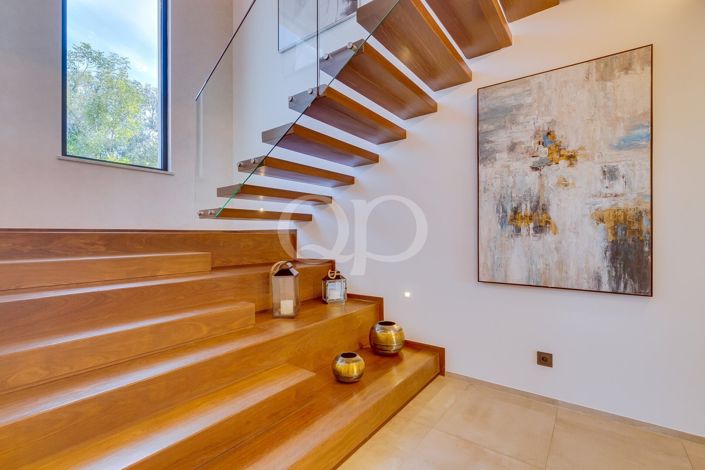 Image No.18-4 Bed House for sale