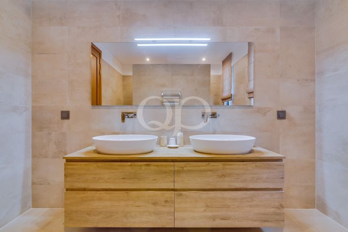 Image No.22-4 Bed House for sale