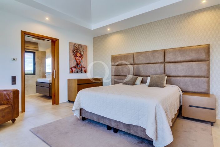 Image No.24-4 Bed House for sale