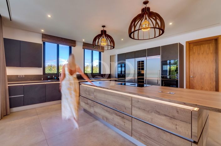 Image No.3-4 Bed House for sale