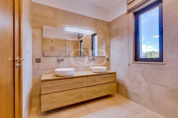Image No.39-4 Bed House for sale
