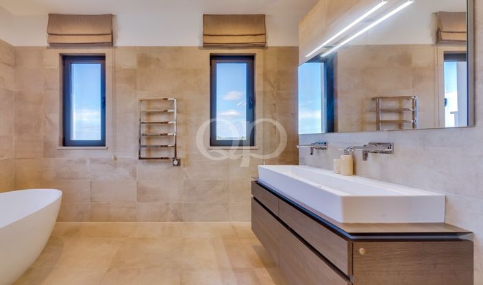 Image No.41-4 Bed House for sale