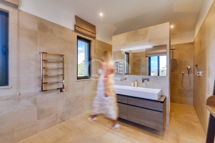 Image No.43-4 Bed House for sale