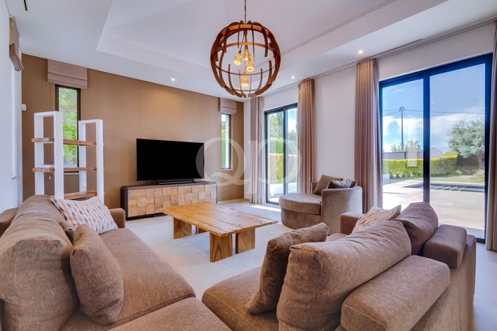 Image No.5-4 Bed House for sale