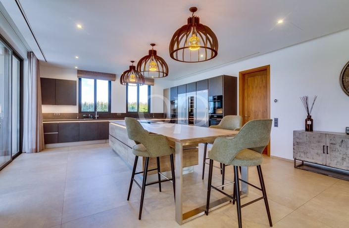 Image No.51-4 Bed House for sale