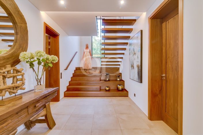 Image No.6-4 Bed House for sale