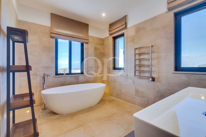 Image No.8-4 Bed House for sale