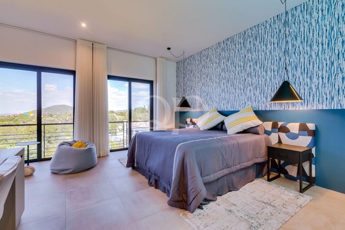 Image No.9-4 Bed House for sale