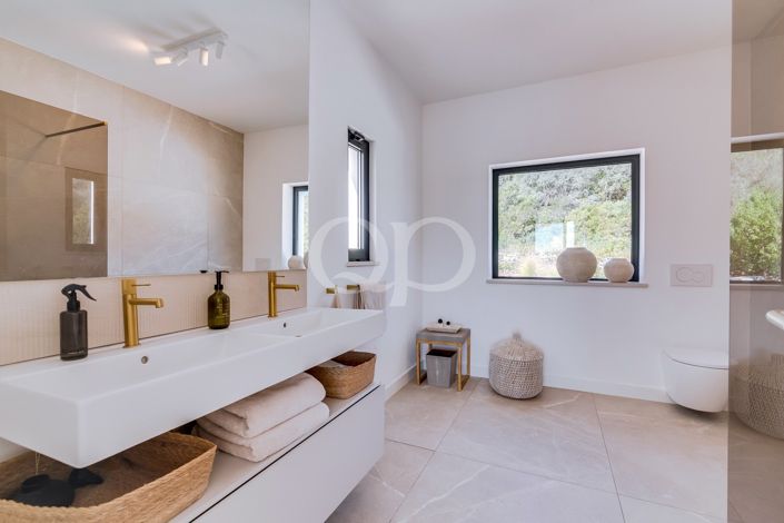 Image No.12-4 Bed House for sale